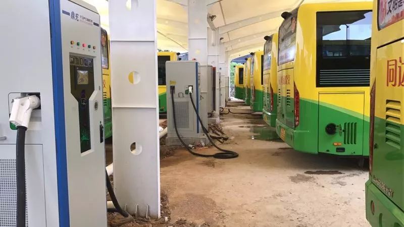 昆明市建成95個(gè)新能源汽車充電站點(diǎn)充電樁4300余個(gè)