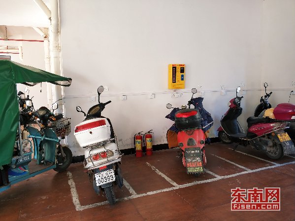 濟(jì)南多社區(qū)有了電瓶車(chē)共享充電樁！掃碼就充，充滿才0.8元！快看你家樓下有嗎……